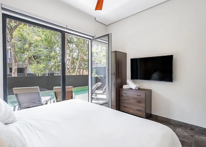 2br King Private Pool Rooftop Apartment
